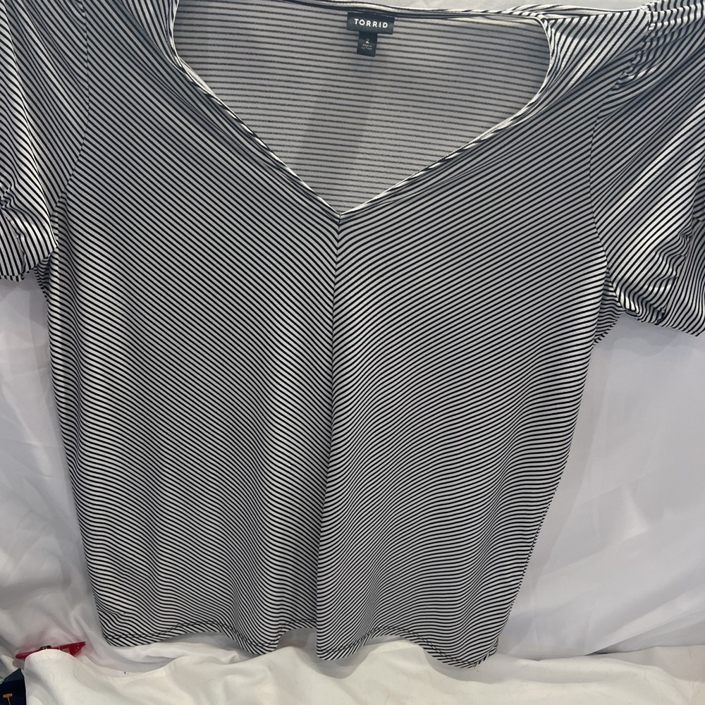 Torrid Plus 2 Size Studio Crepe V-Neck Puff Sleeve Top In Black White Stripe 56